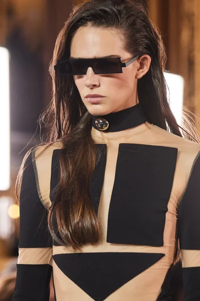 Look 25